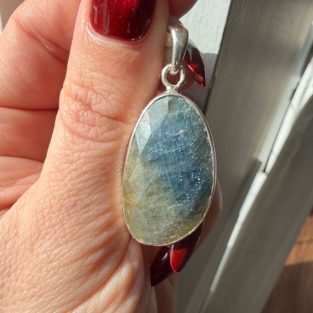 NWT 30x18.5mm checkerboard faceted green/blue Sapphire pendant in 925!